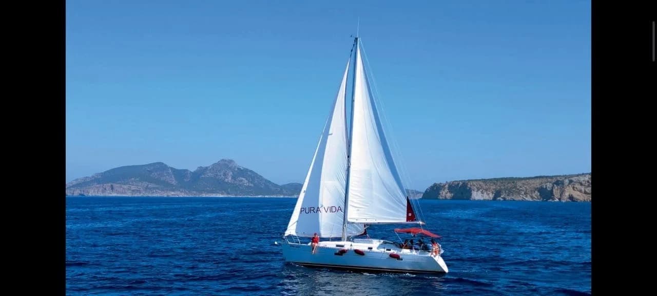 Beneteau Oceanis Clipper 361 – Charterboot von MAR-LLORCA